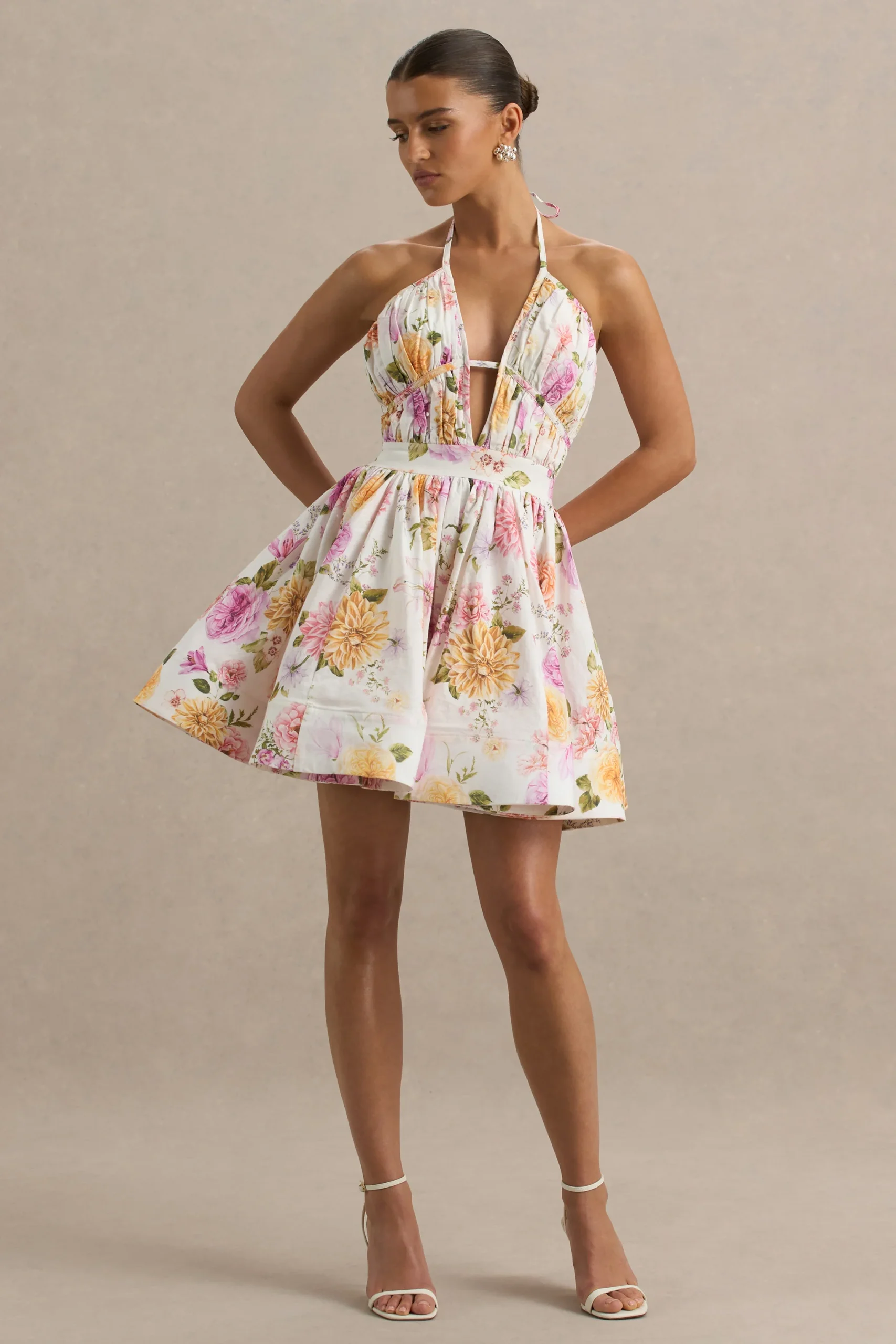 Kasey | Mini-Robe Dos-Nu à Imprimé Fleuri Crème avec Détail à Volants – Image 6