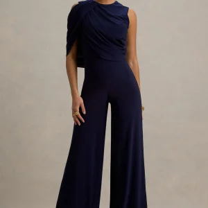 Opulence | Combinaison bleu marine avec manches cape et détails drapés